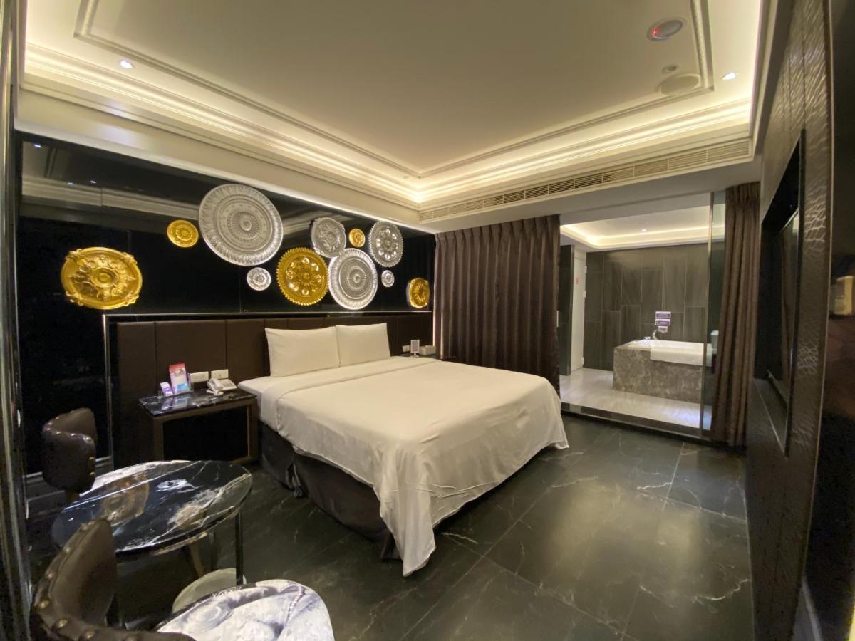 Ouge Motel - Fengshan Kaohsiung Zewnętrze zdjęcie