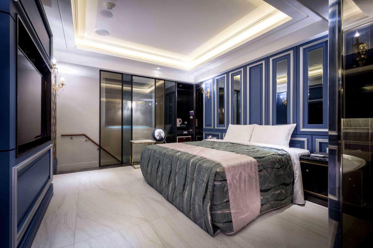 Ouge Motel - Fengshan Kaohsiung Zewnętrze zdjęcie